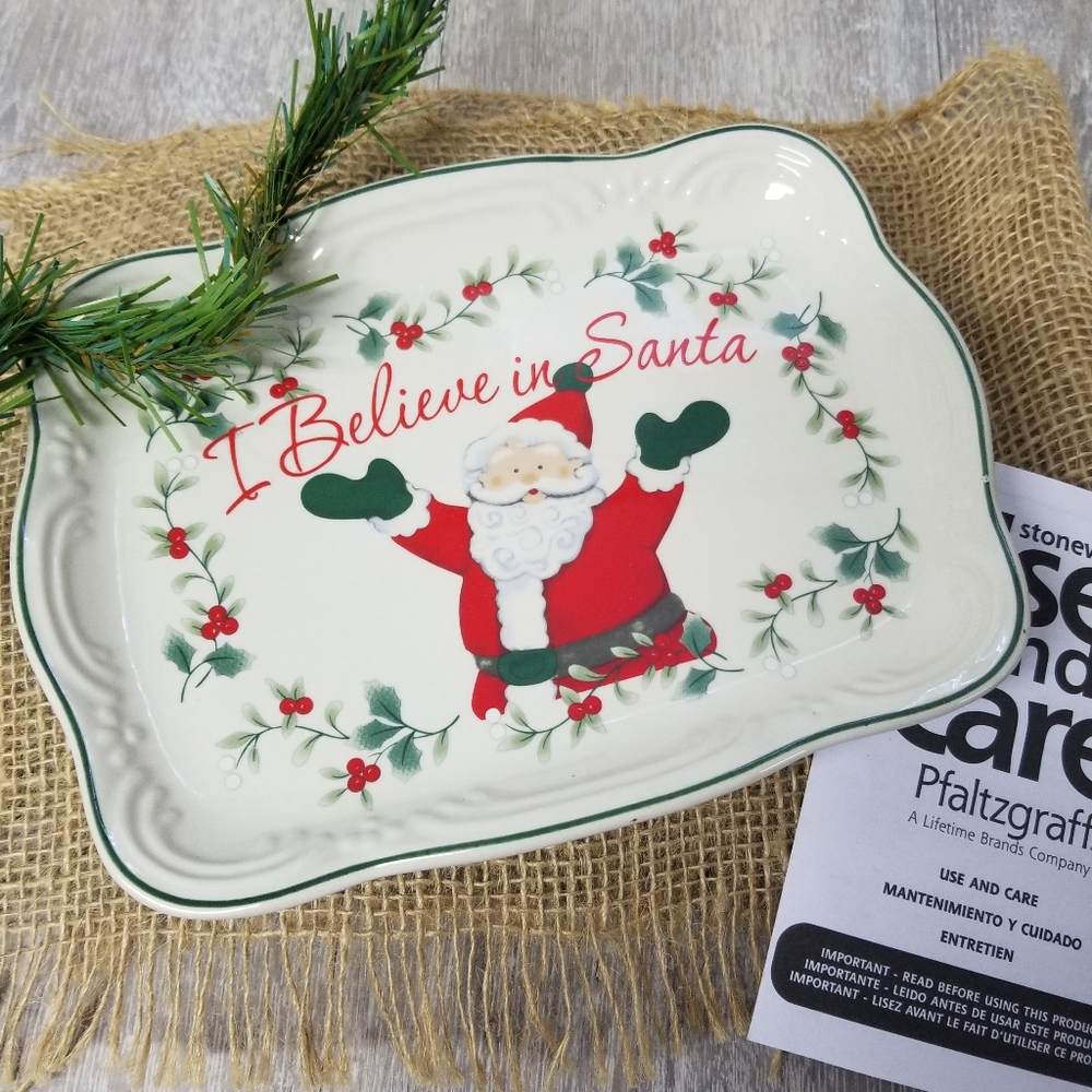 Pfaltzgraff Winterberry Santa Cookie Plate